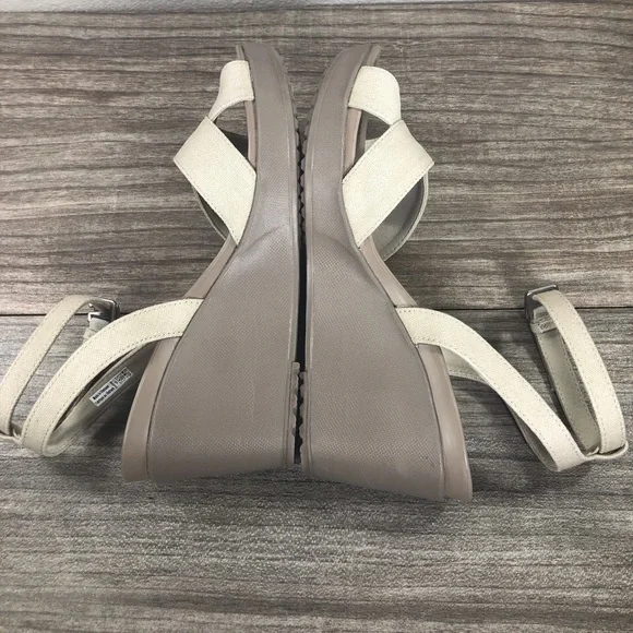 Crocs Leigh II Wedge Sandals sz 9 - Picture 4 of 15